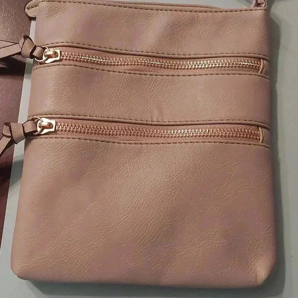 NWT Vegan Light Grey Crossbody Purse - Picture 2 of 6